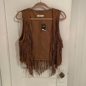 NWT Abercrombie & Fitch L tan/brown faux suede fringe vest, perfect condition